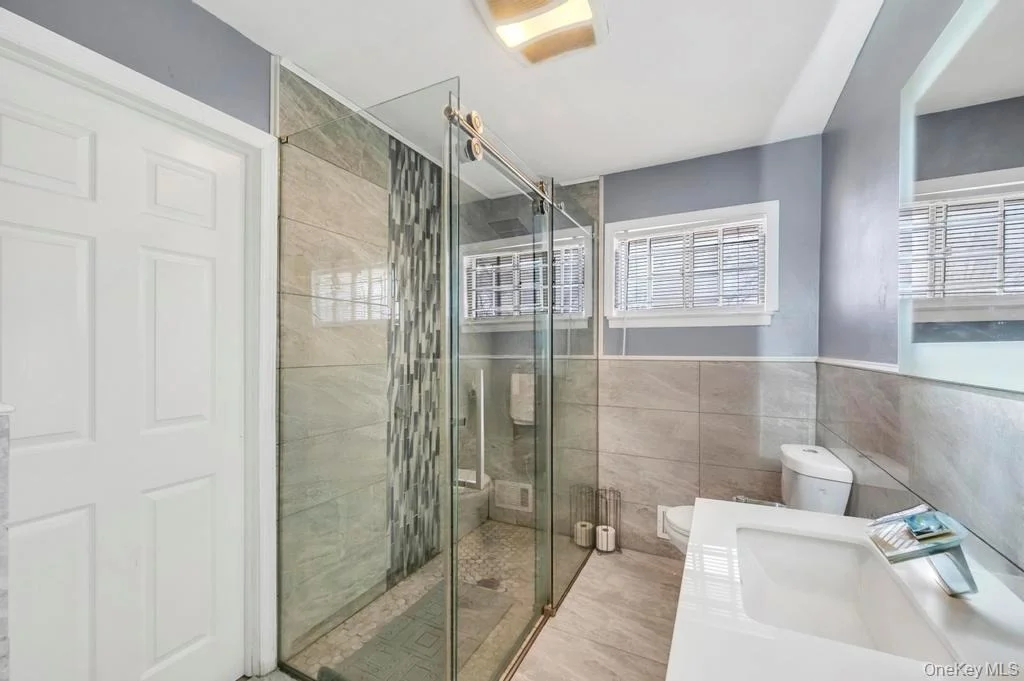 Photo of 488 Pershing Blvd