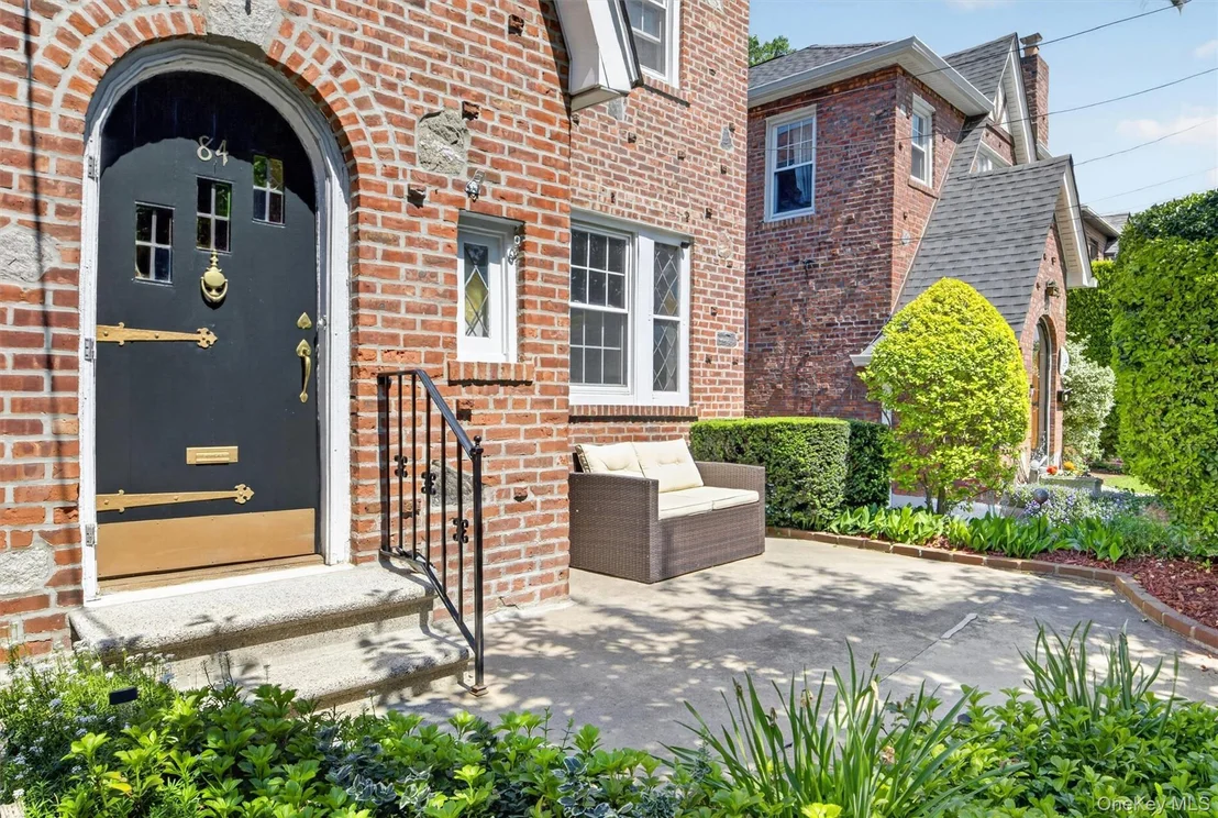 Photo of 84 Halstead Avenue