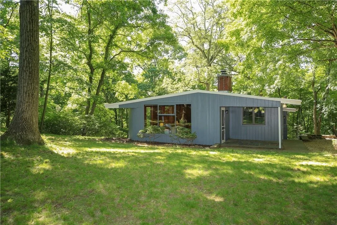 Photo of 595 Quaker Road