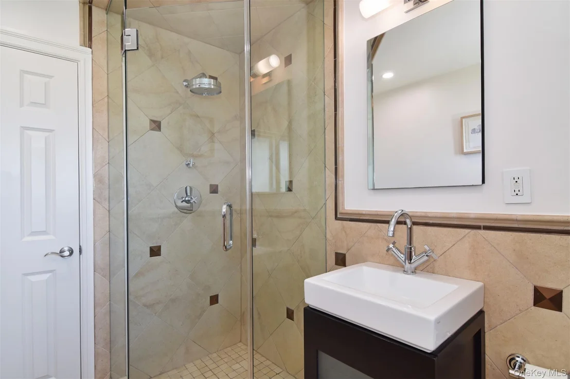 Photo of 8 Shoreview Circle