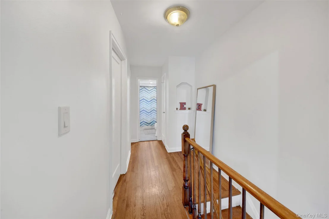Photo of 1808 Hering Avenue