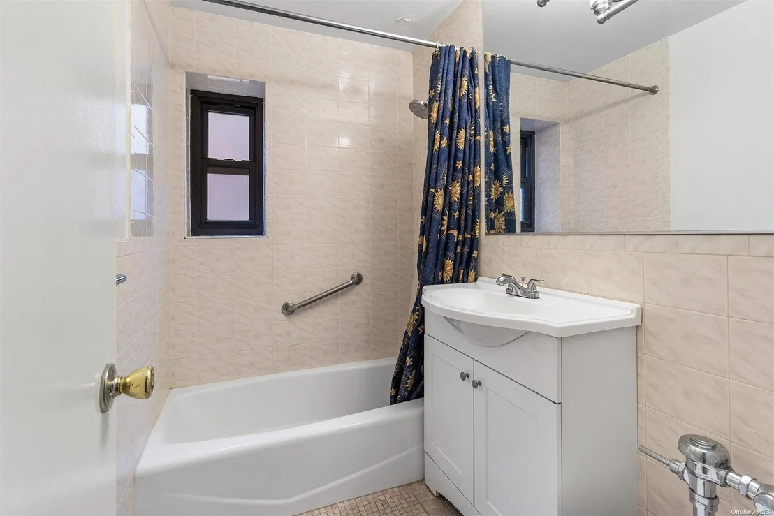 Photo of Unit 2A at 75 Knightsbridge Road