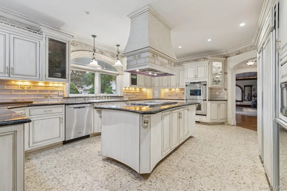 Photo of 80 Soundview Drive
