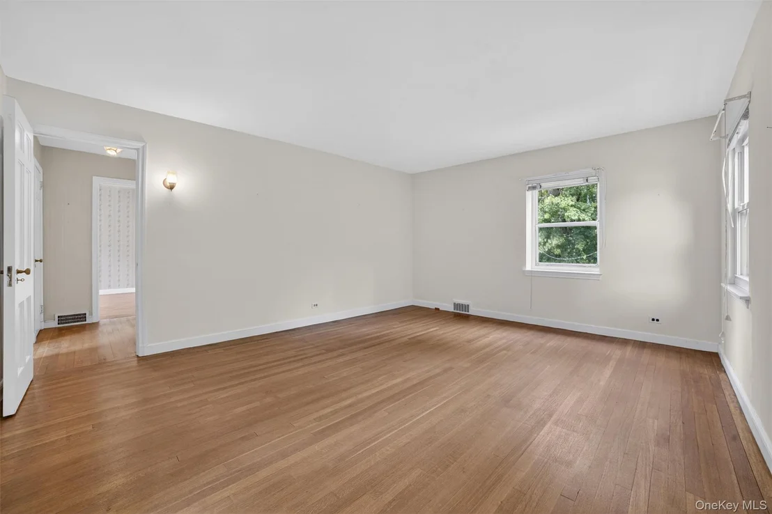 Photo of 395 Packman Avenue