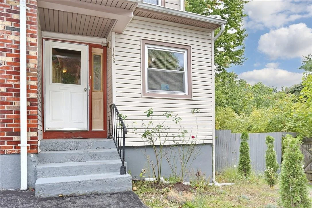 Photo of 142 Rock Hill Road