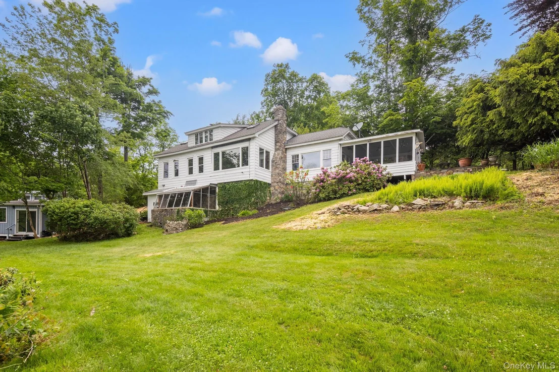 Photo of 122 Dutchess Drive