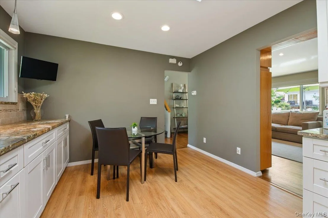 Photo of 964 Cherrywood Drive