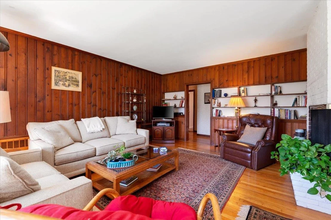 Photo of 808 De Mott Ave