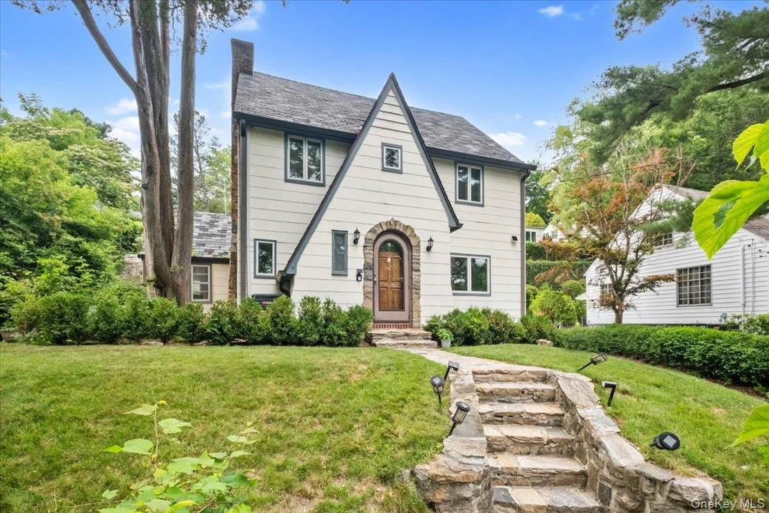 Photo of 1187 Post Road