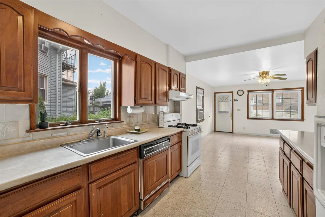 Photo of 31 Maple Avenue