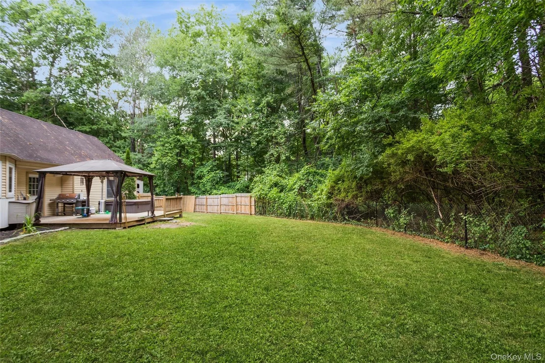 Photo of 324 Garrison Woods Lane