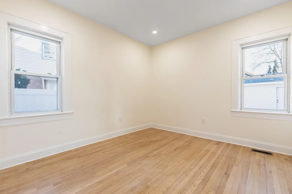 Photo of 916 Barth Drive