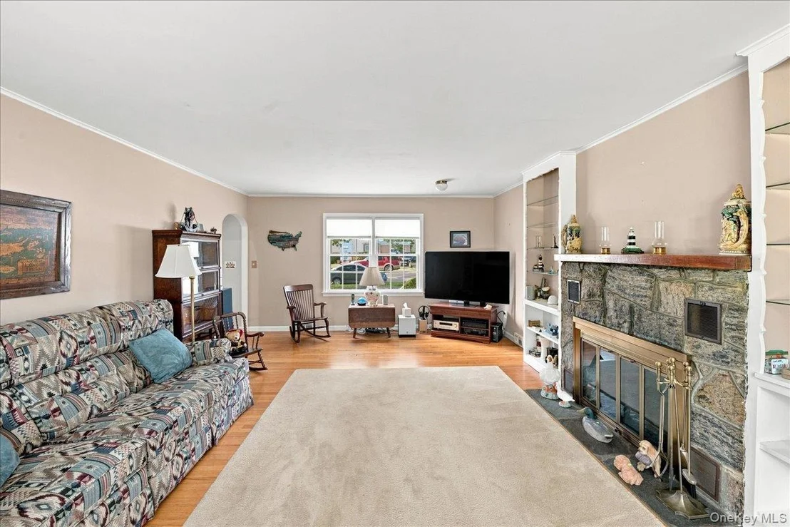 Photo of 297 Maple Avenue