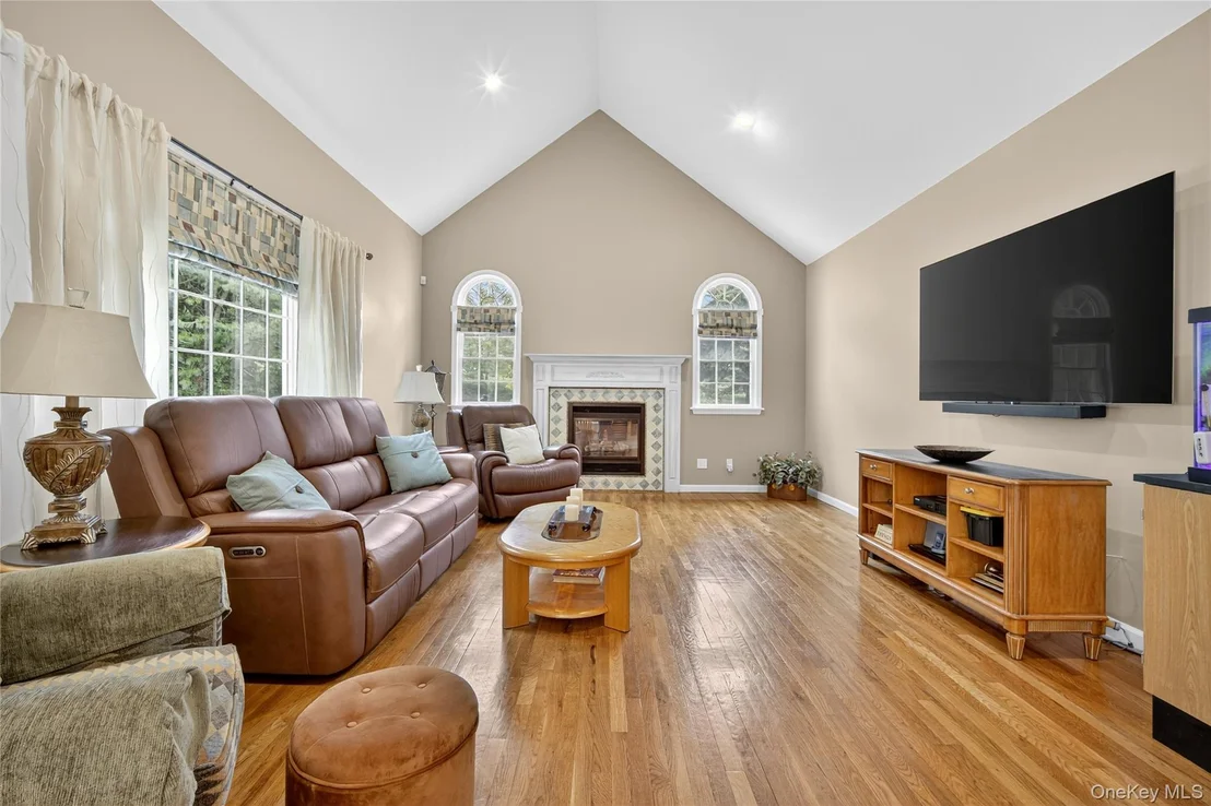 Photo of 14 Meadow Crest Drive