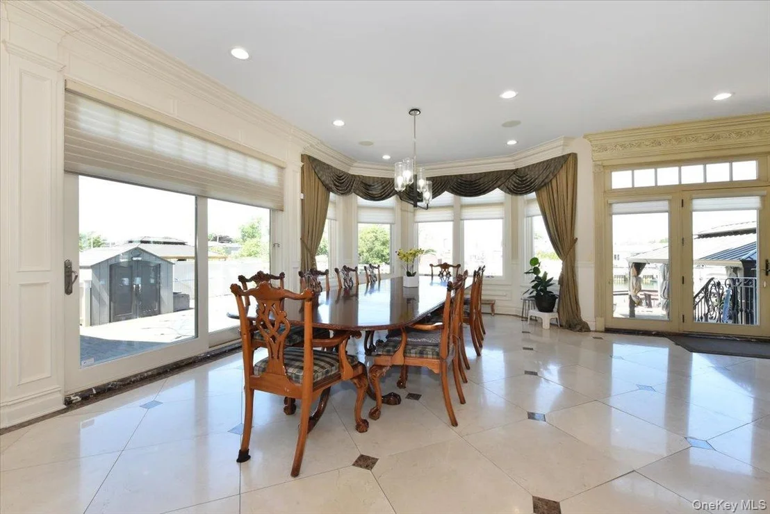 Photo of 3510 Riverside Drive