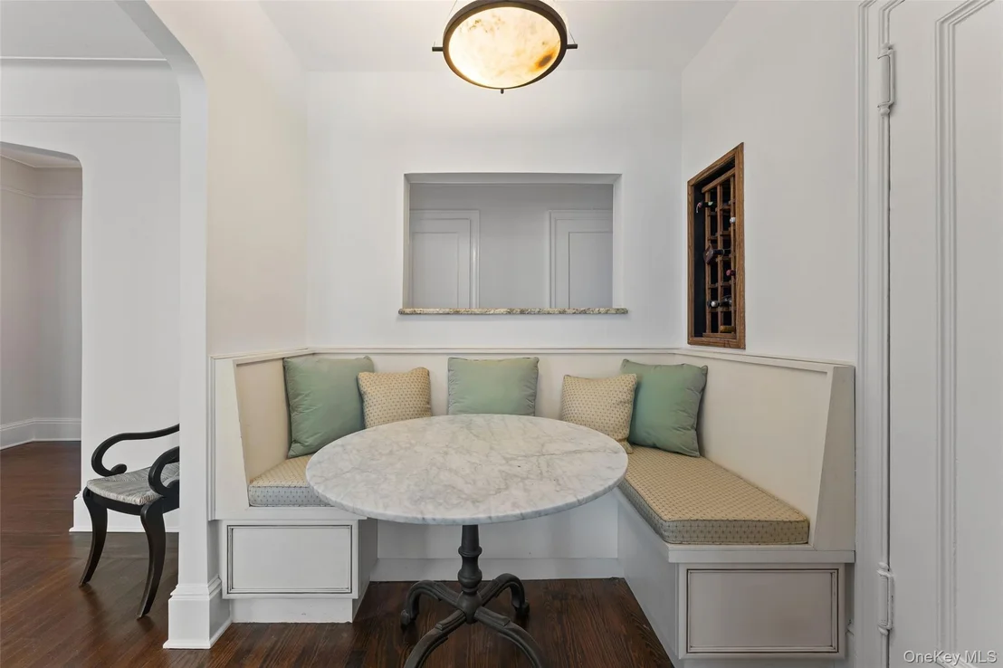 Photo of Unit 2E at 25 Parkview Avenue