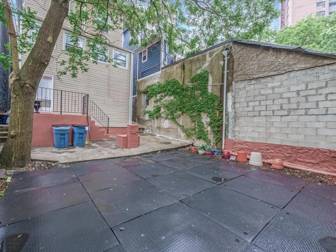 Photo of 2677 Heath Avenue