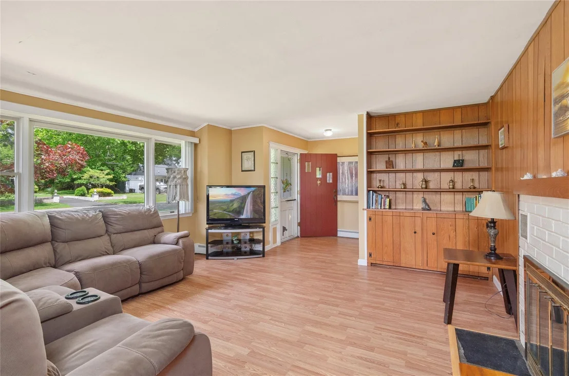 Photo of 16 Colonial Drive