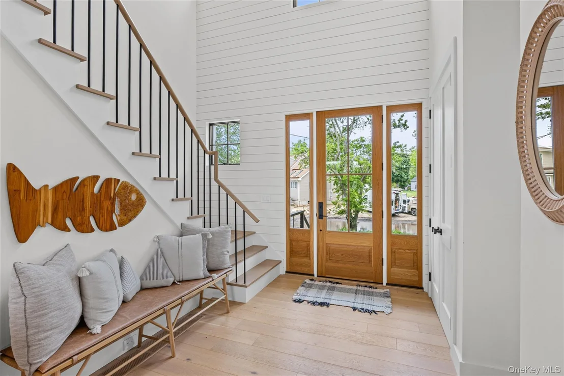 Photo of 405 Williamsburgh Drive