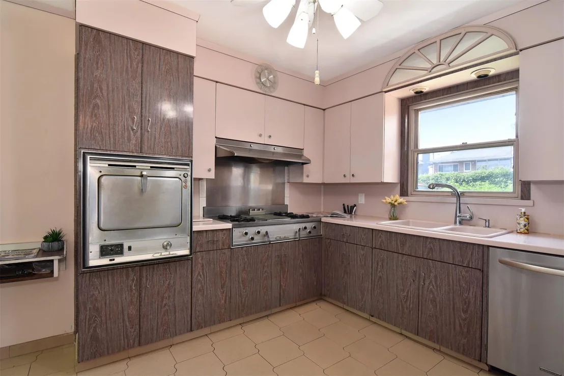 Photo of 164 Roundhill Drive
