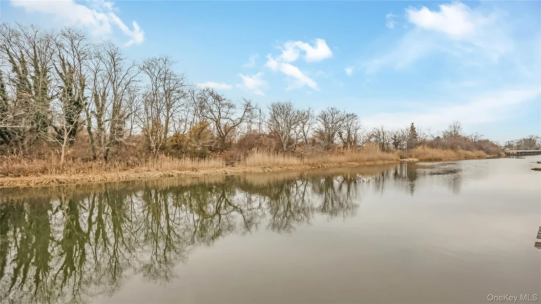 Photo of 2876 Shore Road