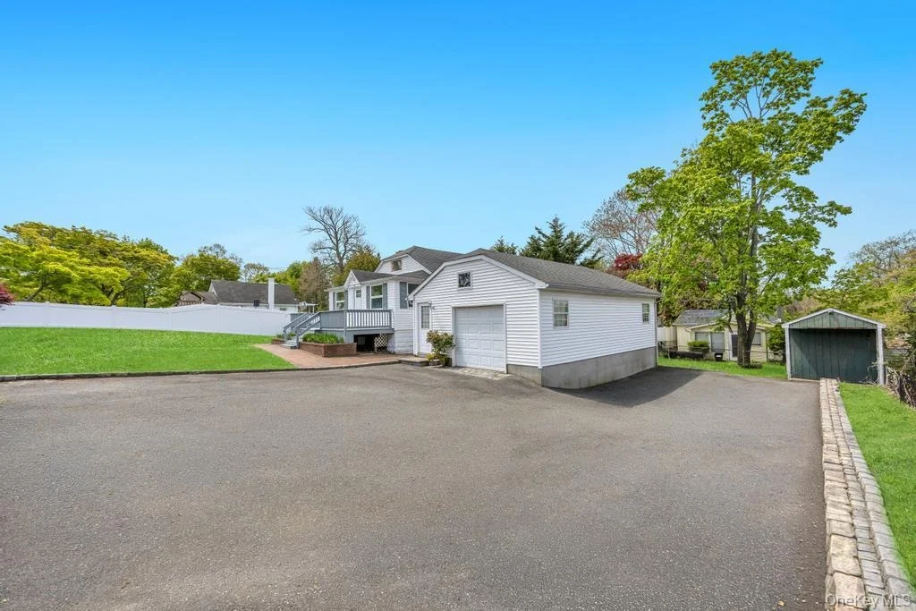 Photo of 18 Islip Drive
