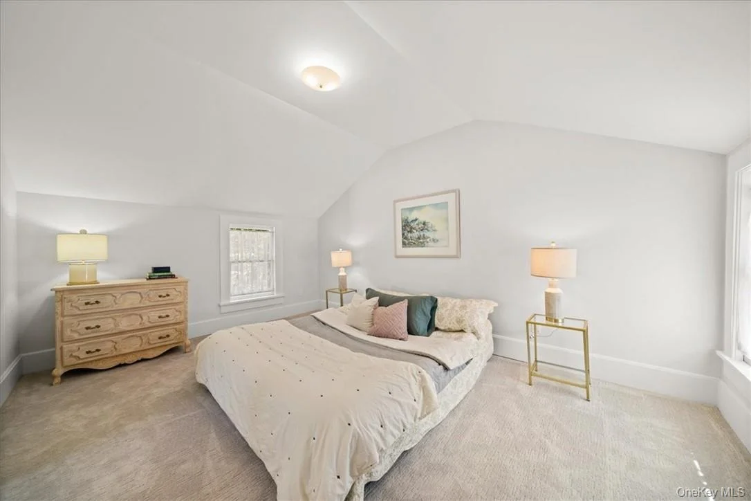 Photo of 2585 River Road