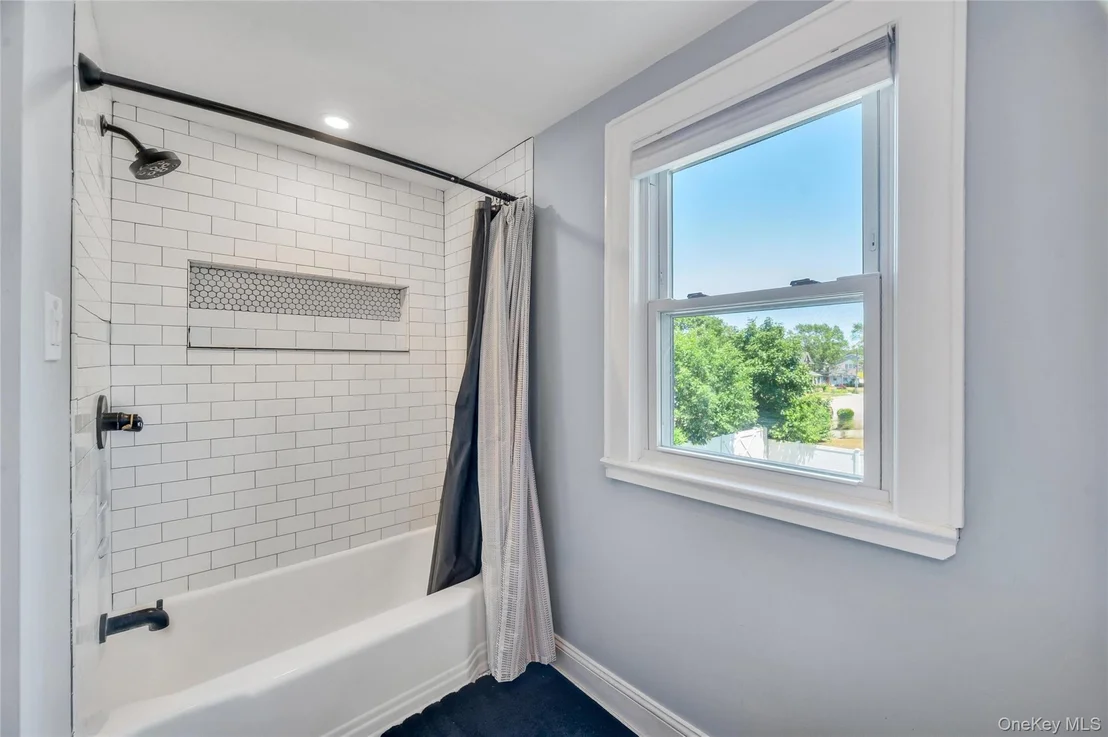 Photo of 105 Maple Avenue