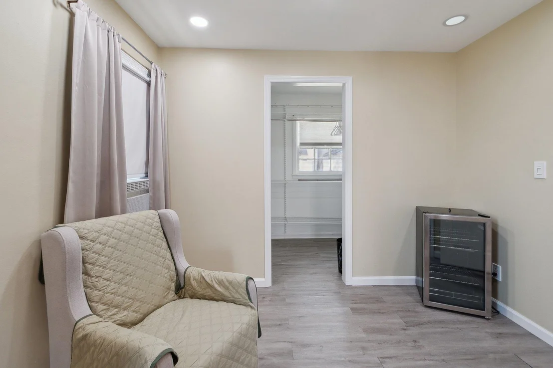 Photo of 991 Henhawk Road