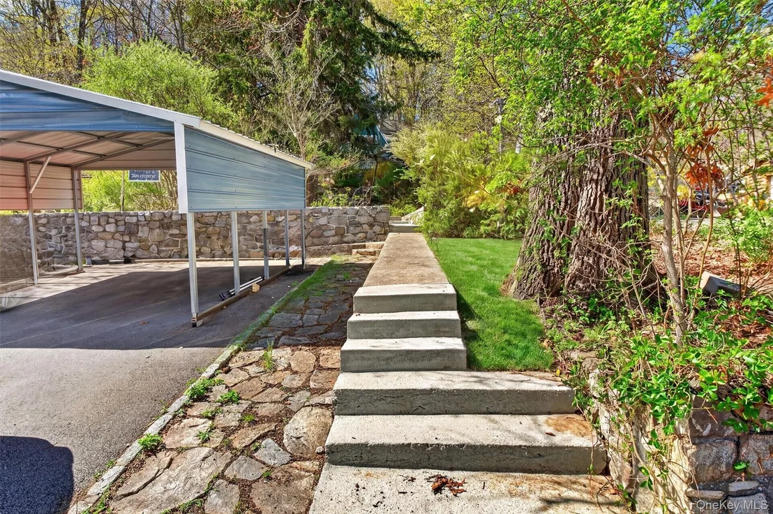 Photo of 115 Tanglewylde Road