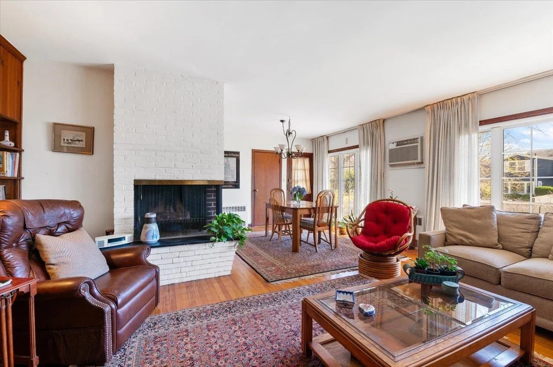 Photo of 808 De Mott Ave