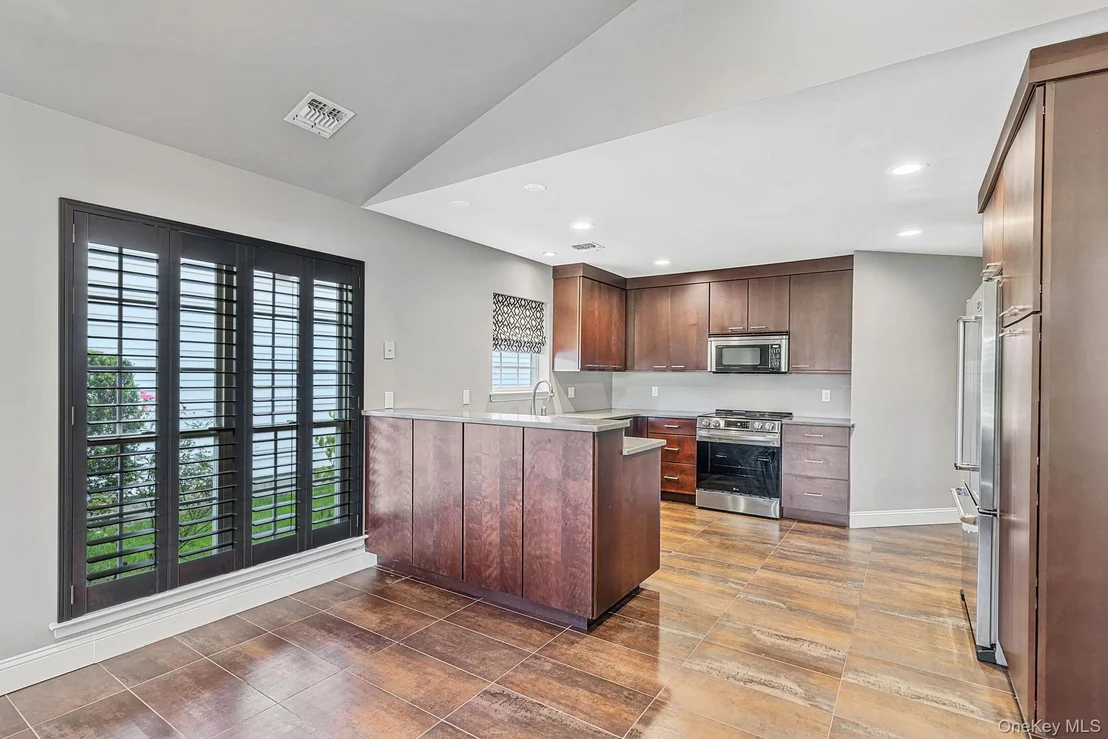 Photo of 6 Hamlet Drive