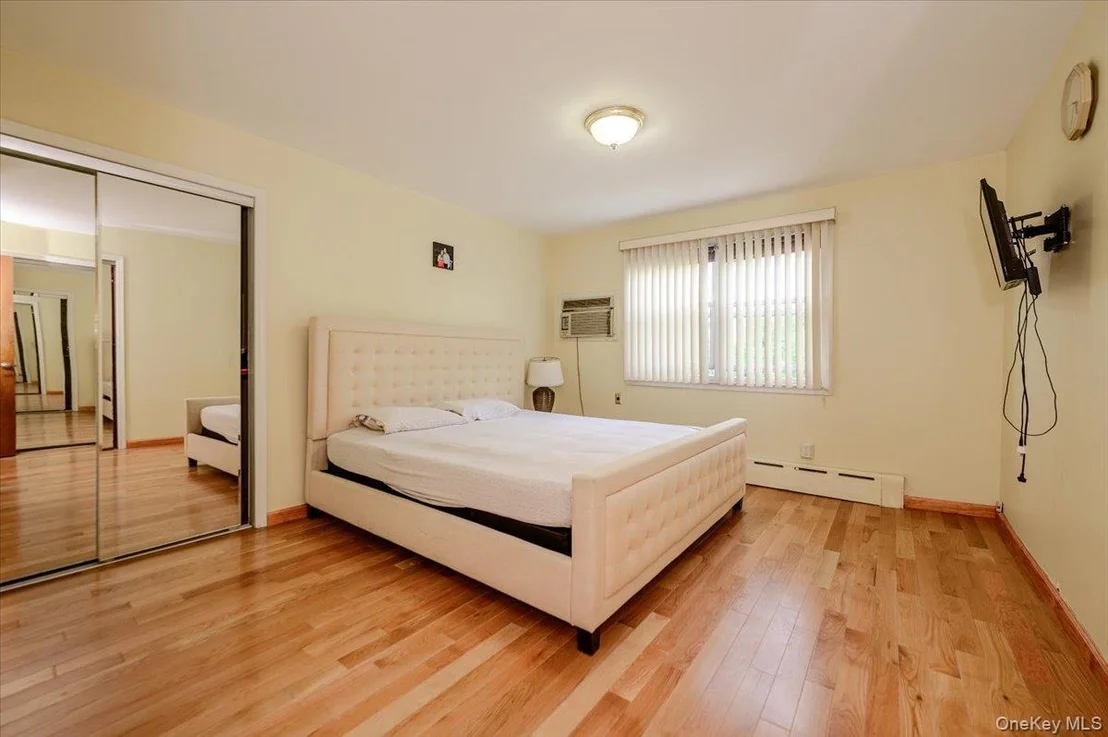 Photo of 950 Edison Avenue