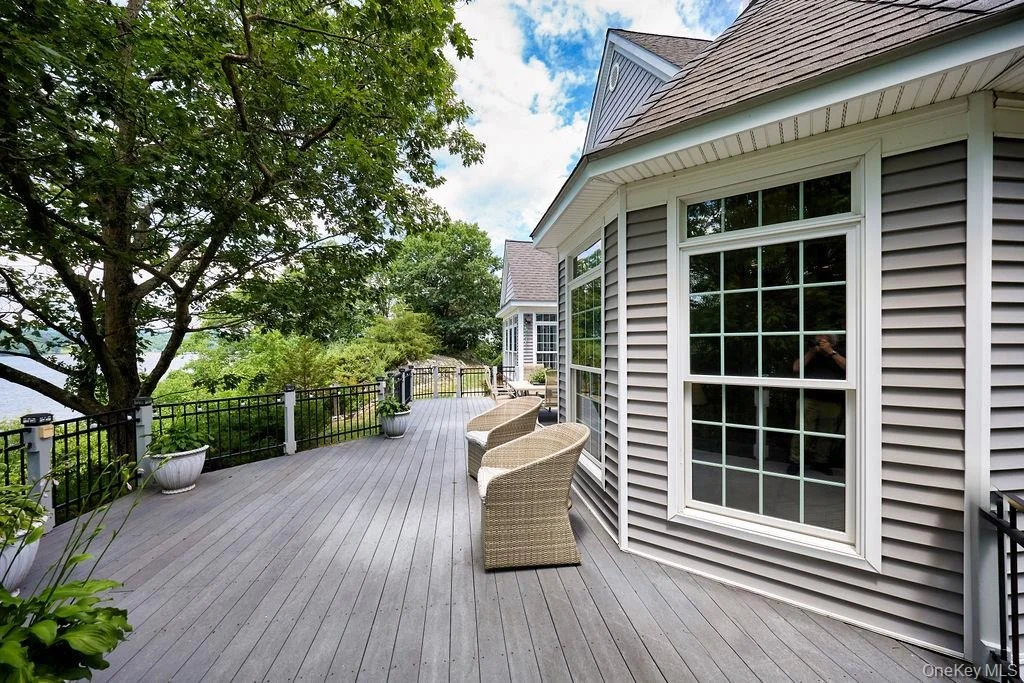 Photo of 90 River Road