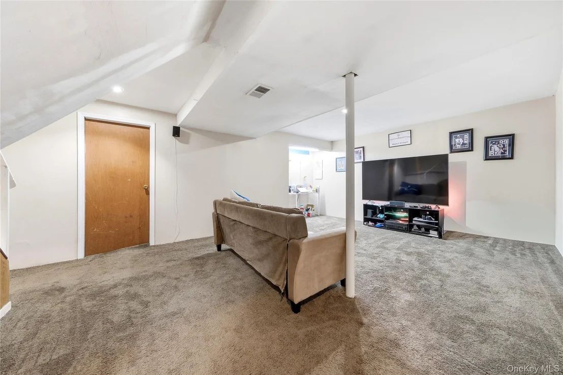Photo of 211 Hampton Avenue