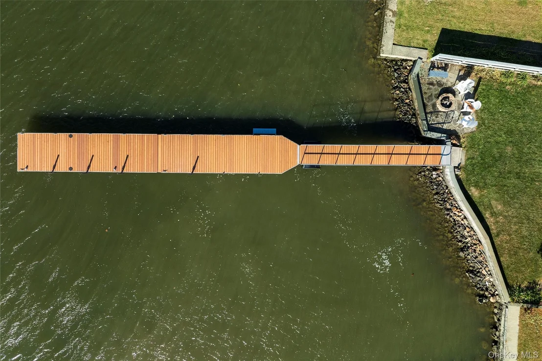 Photo of 32 Hudson River Lane