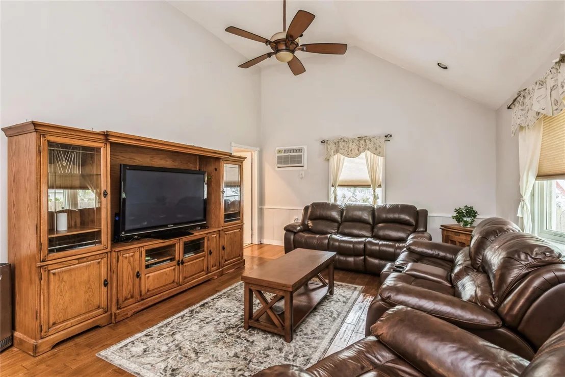 Photo of 120 Lynbrook Drive