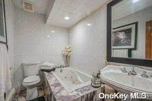 Photo of 320 Commack Road