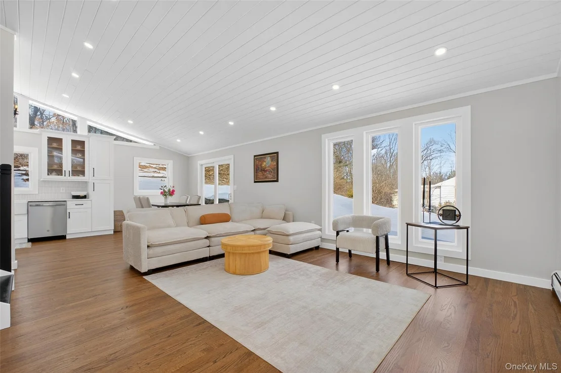 Photo of 74 Roosevelt Road