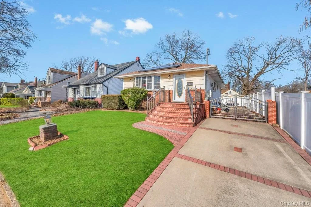 Photo of 488 Pershing Blvd