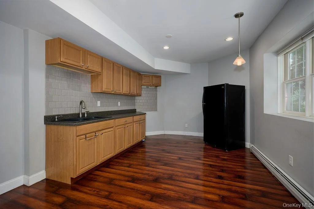 Photo of 90 River Road