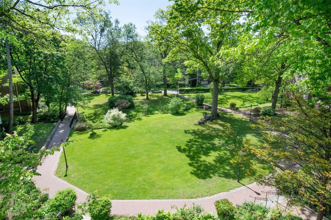 Photo of Unit 3D at 9 Sunnybrook Road