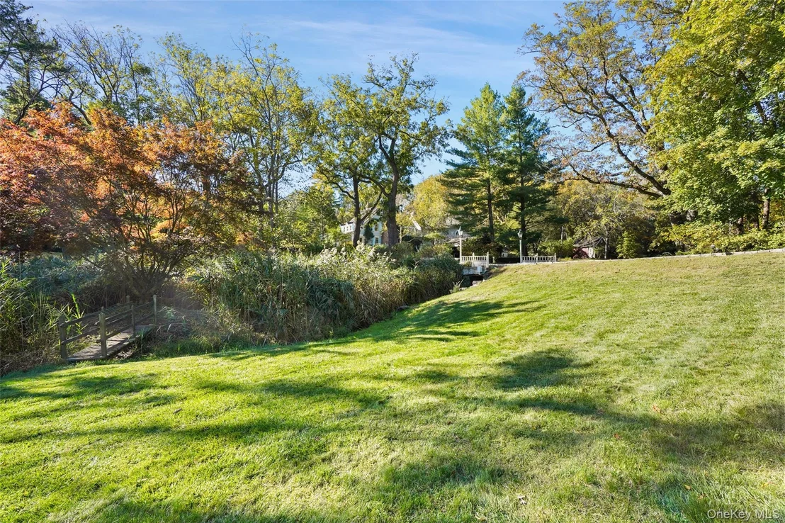 Photo of 19 Winfield Avenue