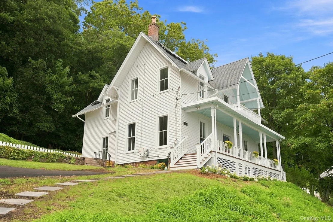 Photo of 75 River Road