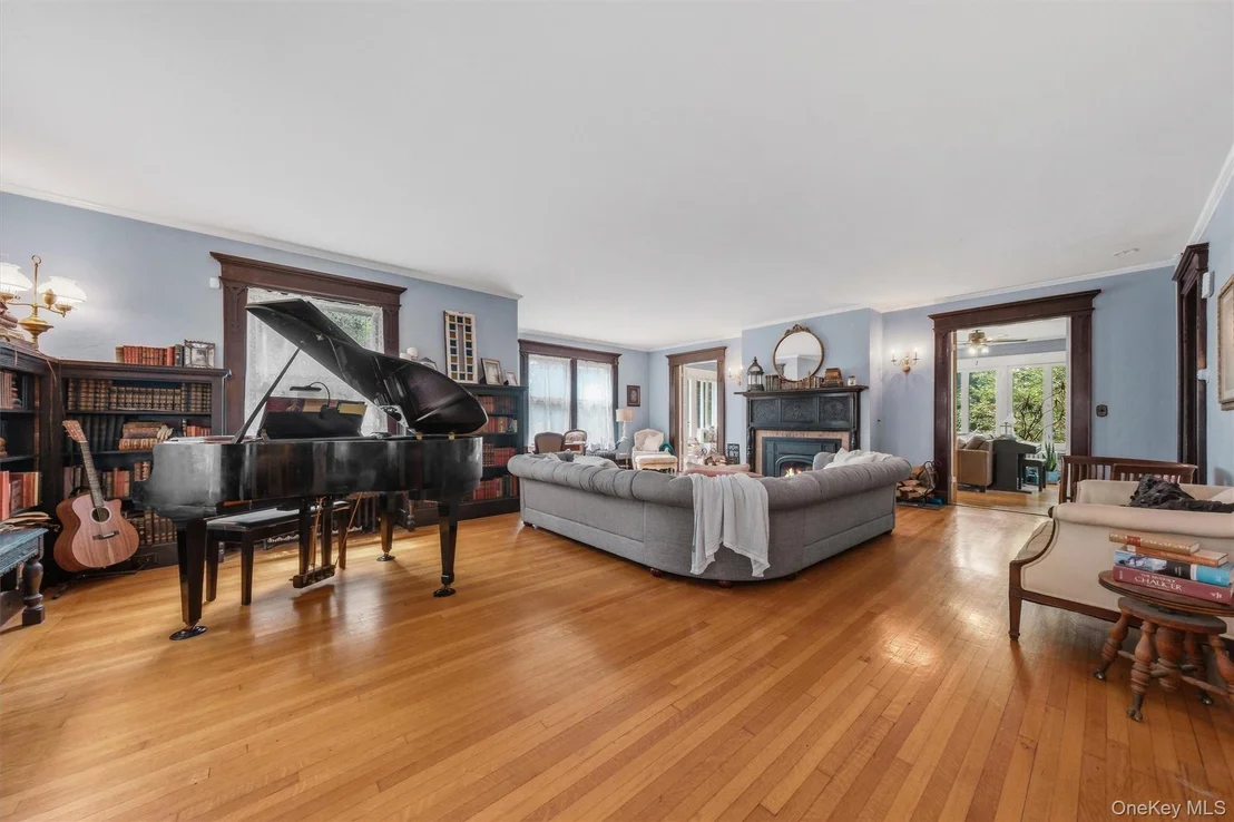 Photo of 83 Hooker Avenue