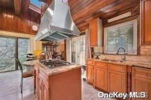 Photo of 320 Commack Road