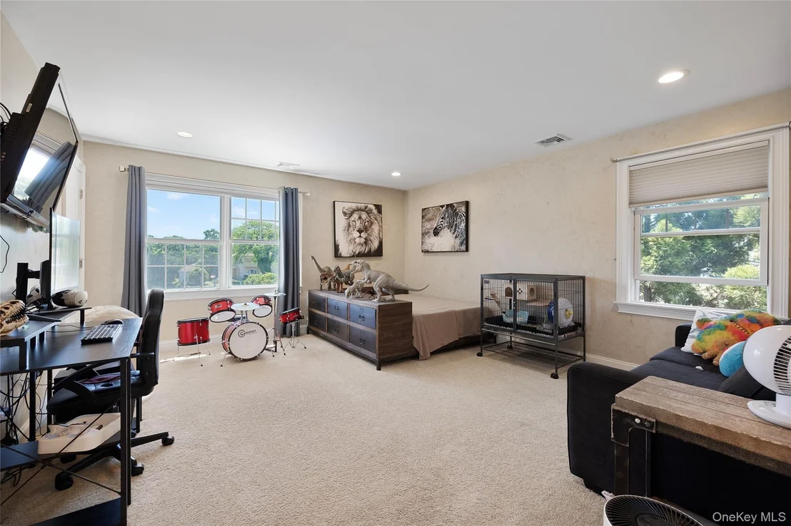 Photo of 65 W Bayberry Road
