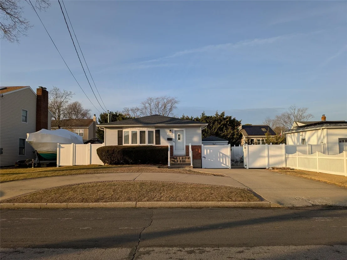 Photo of 185 Ecker Avenue
