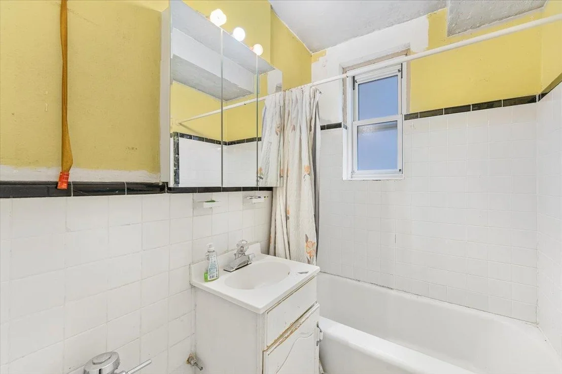 Photo of Unit 2F at 765 Bronx River Road