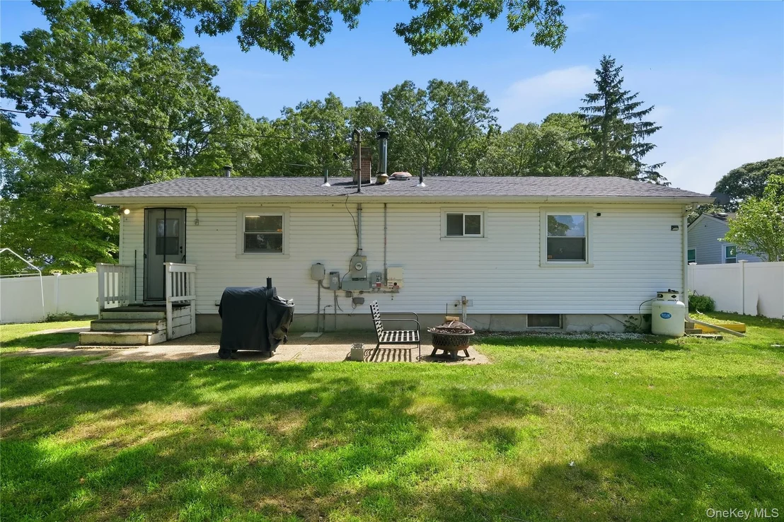 Photo of 211 Hampton Avenue